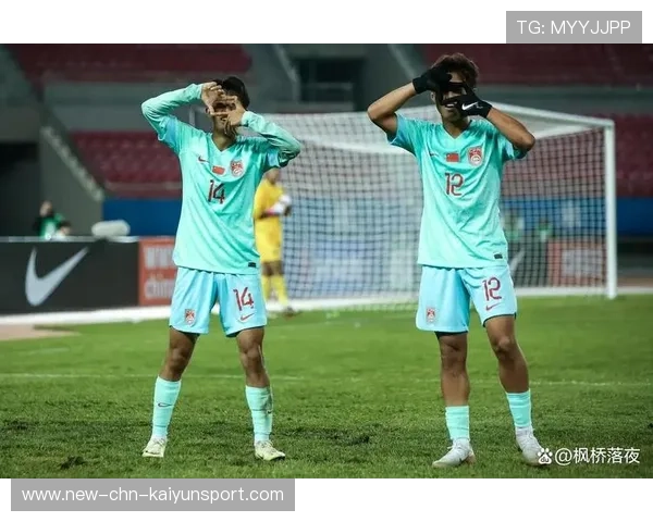 热刺多次制造威胁，库卢切夫斯基贴地斩破门