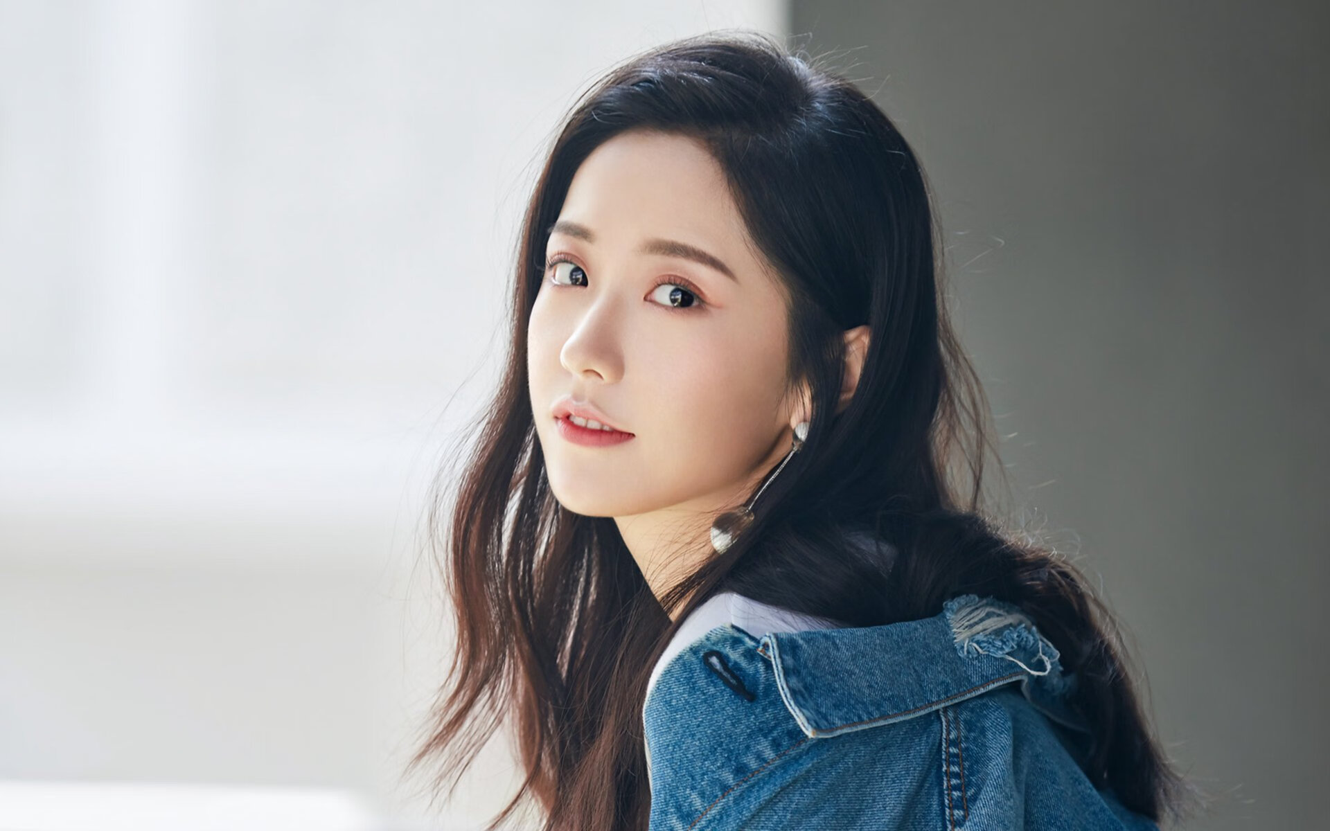 开云体育官网在线-英超比赛中压迫防守对对手传球线路限制效果分析，英超哪个球队打防守反击