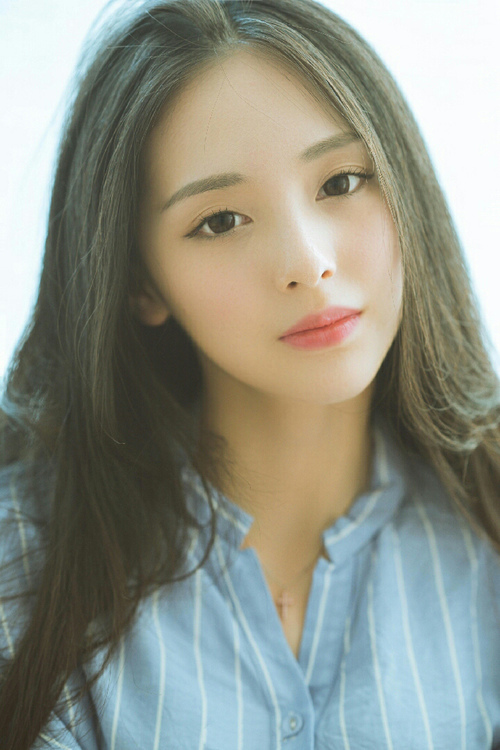 开云体育官网-C罗赛后签名送给残障球迷感动现场，c罗签名的足球值多少钱