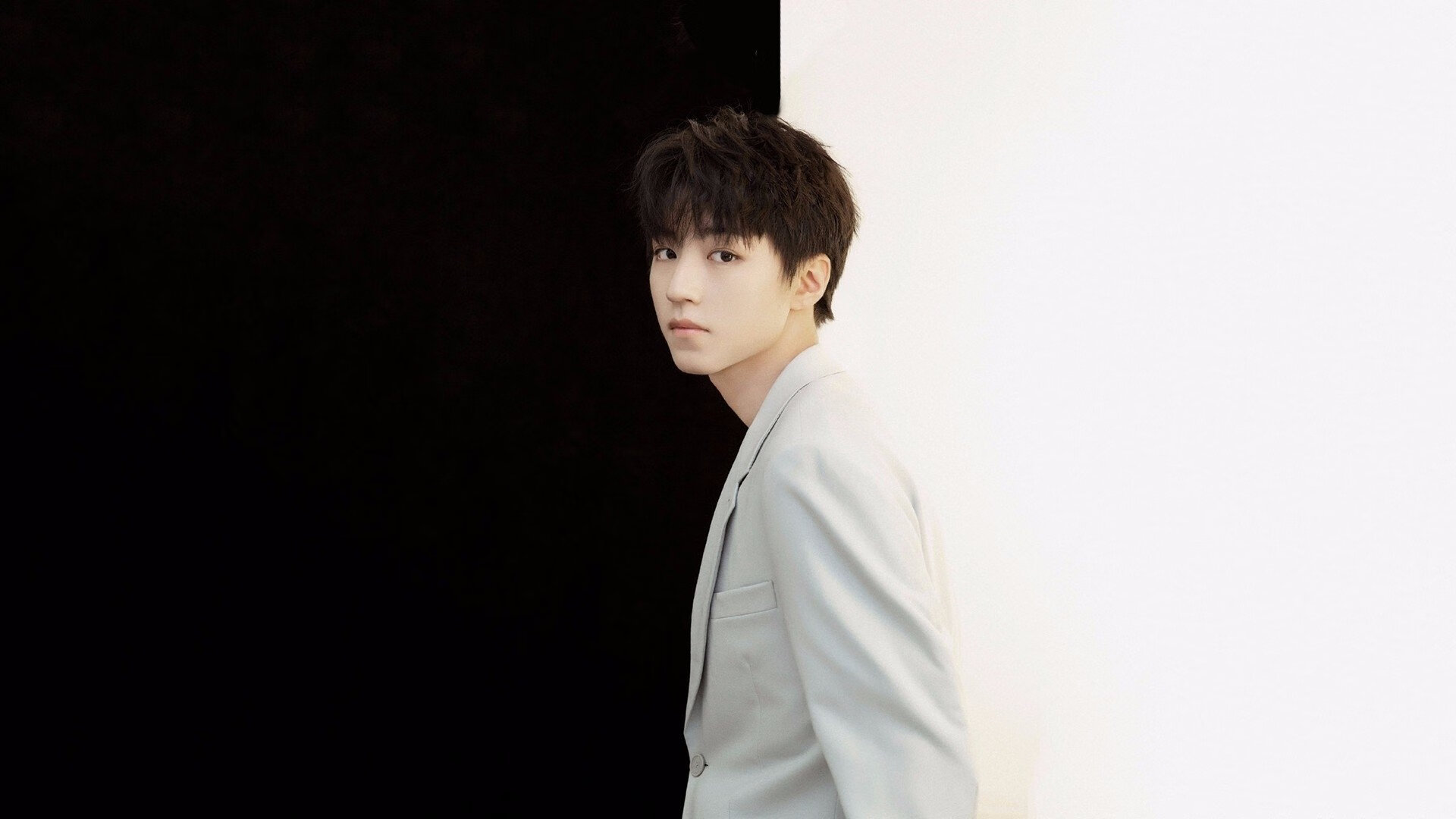 开云体育官网-史密斯决赛冲刺阶段爆发惊艳全场，史密斯比赛视频