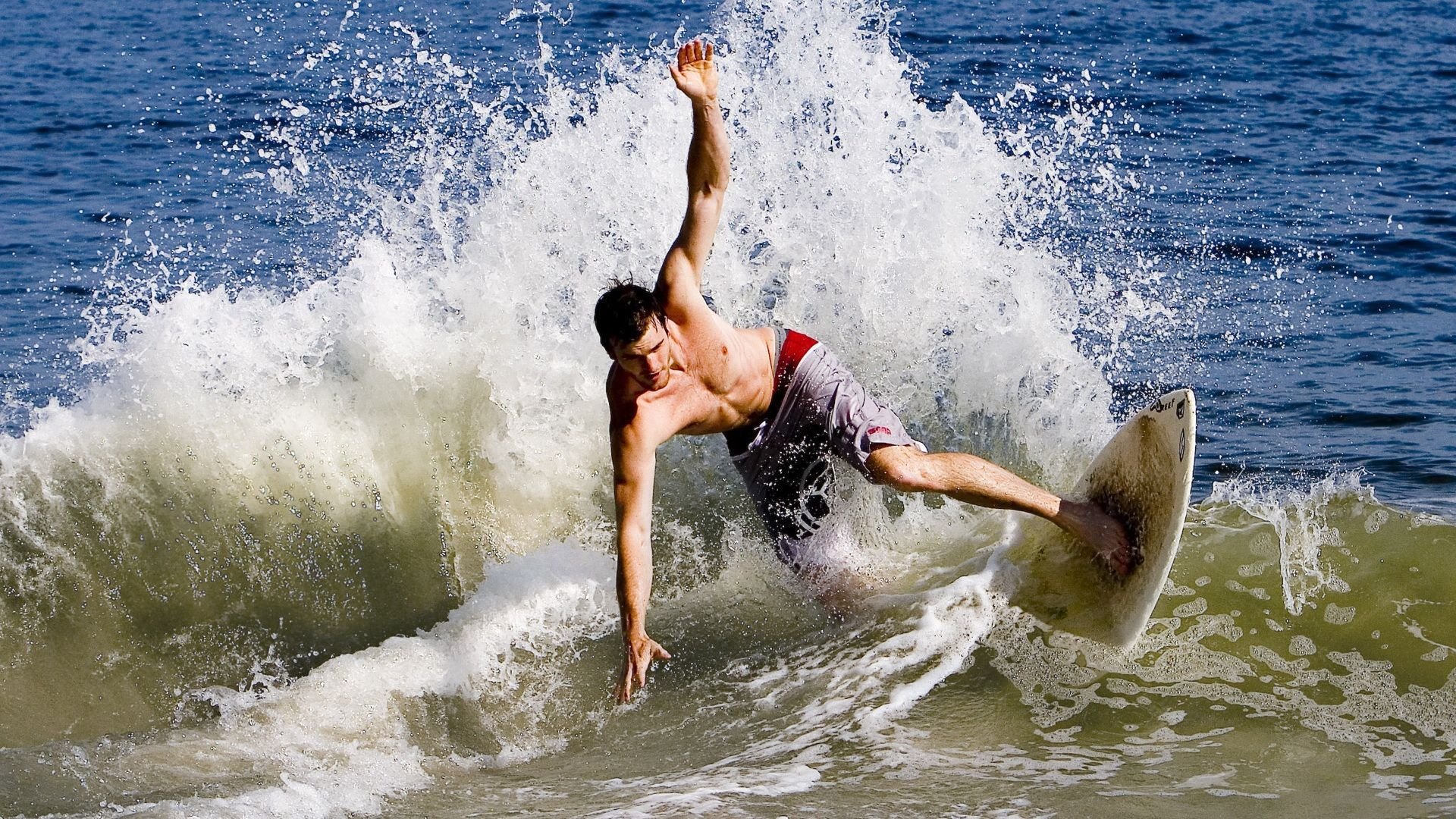 F1巴林大奖赛汉密尔顿登顶,再度证明实力,f1巴林站比赛结果